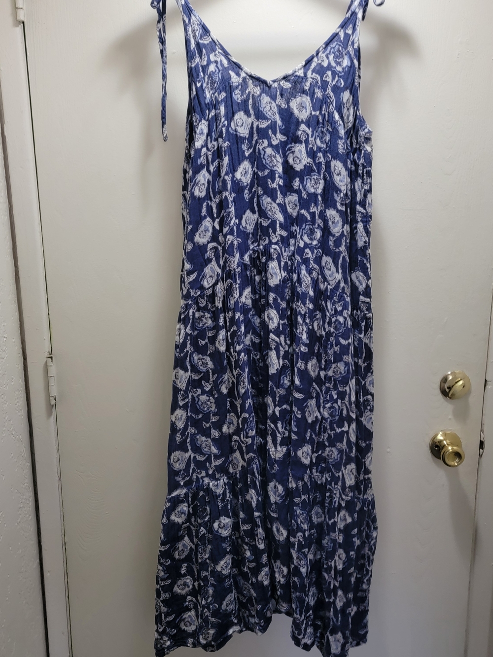 NATURAL LIFE Navy Blue and White Floral Tiered Maxi Sundress - Picture 6 of 6